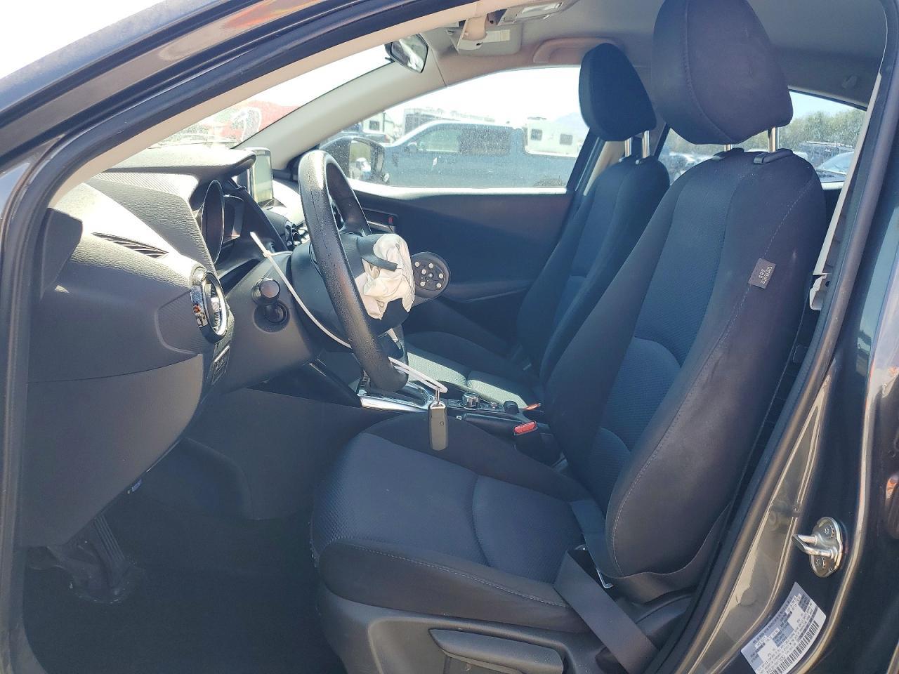 2017 Toyota Yaris Ia Base - zdjęcie 7