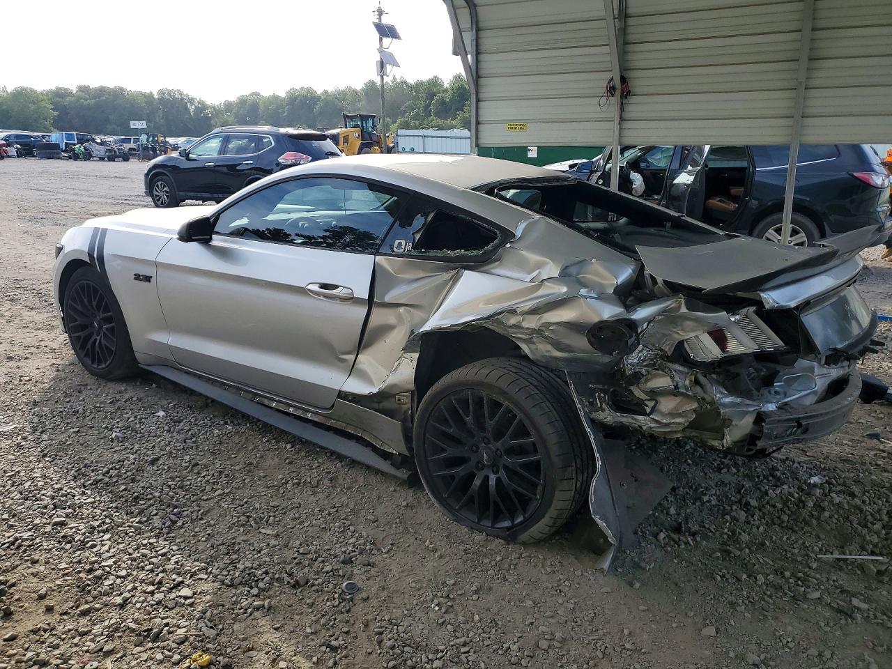 2015 Ford Mustang - zdjęcie 2
