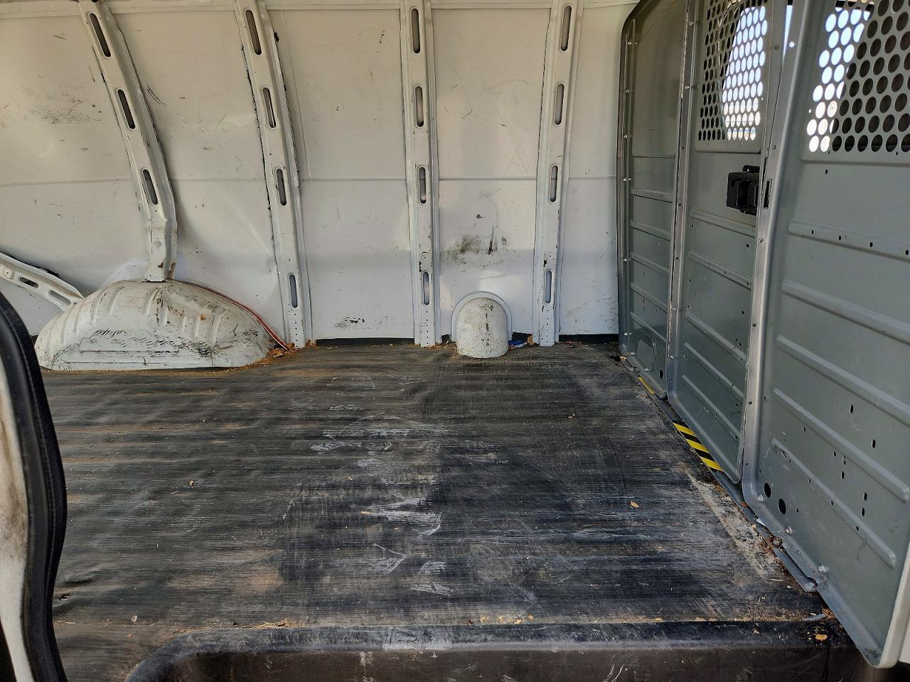 2013 Chevrolet Express G1500 - zdjęcie 11