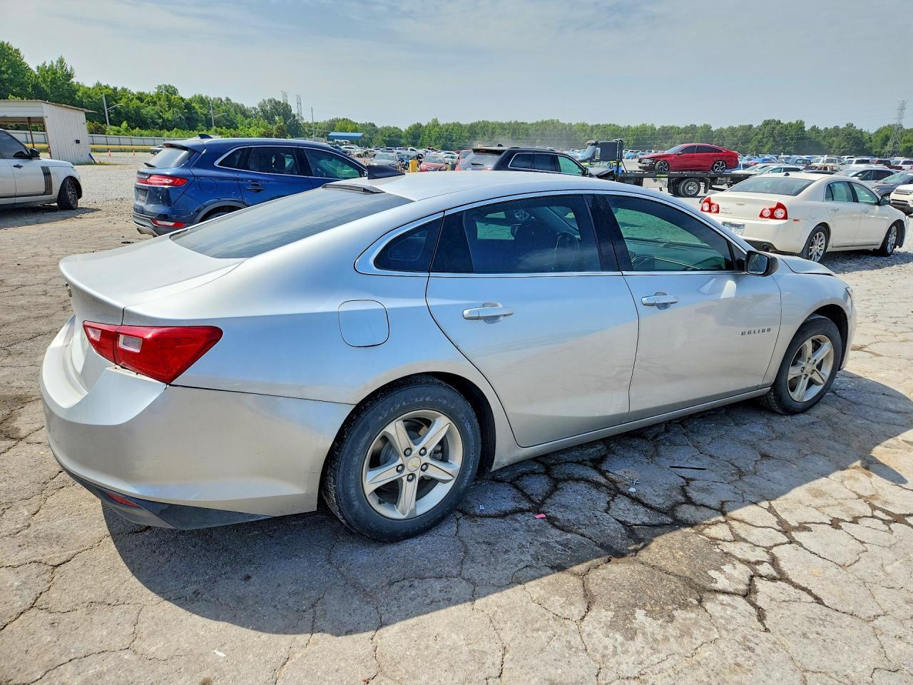 2021 Chevrolet Malibu Ls - zdjęcie 3