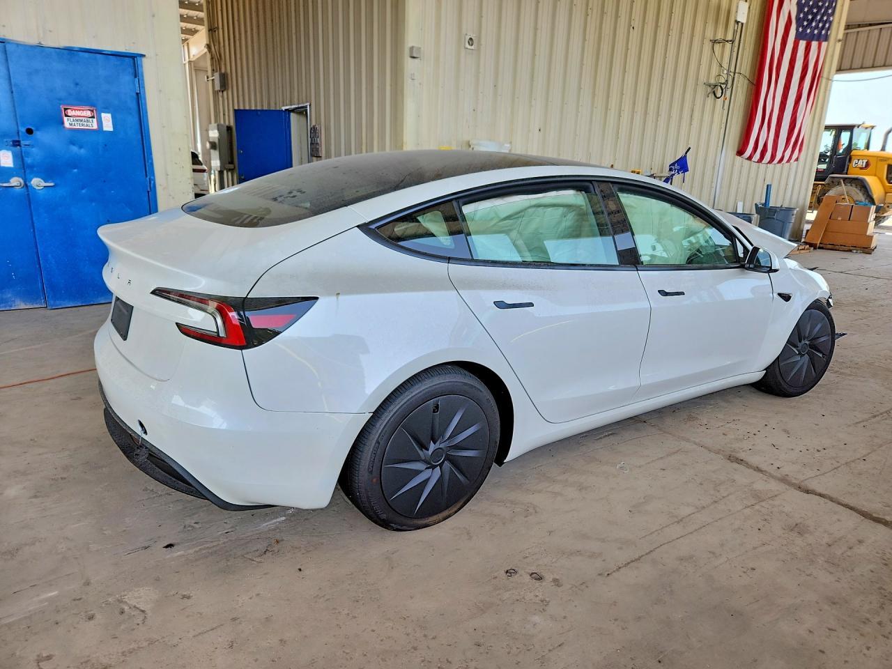 2026 Tesla Model 3 - zdjęcie 3