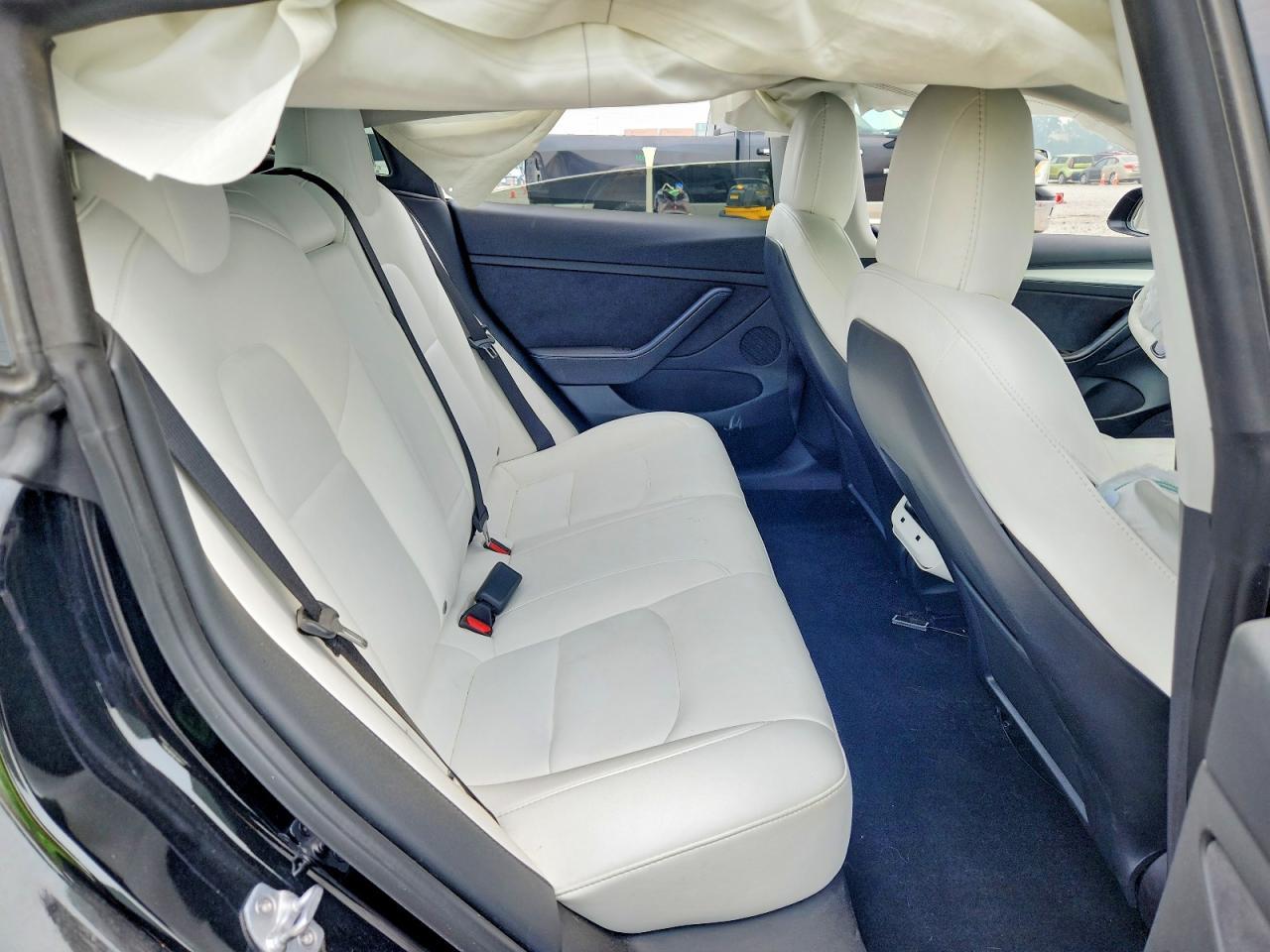 2022 Tesla Model 3 - zdjęcie 10