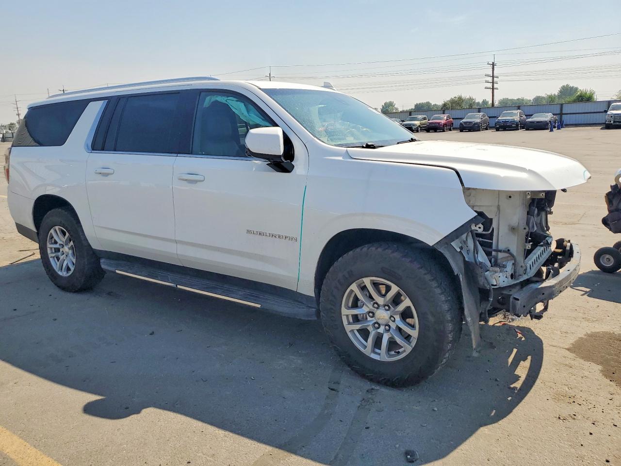 2022 Chevrolet Suburban K1500 Lt - zdjęcie 4