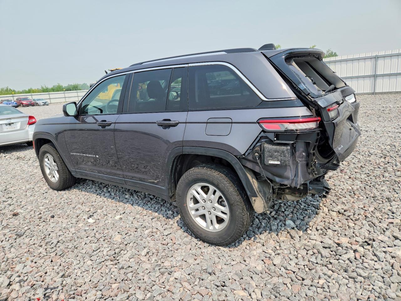 2022 Jeep Grand Cherokee Laredo - zdjęcie 2
