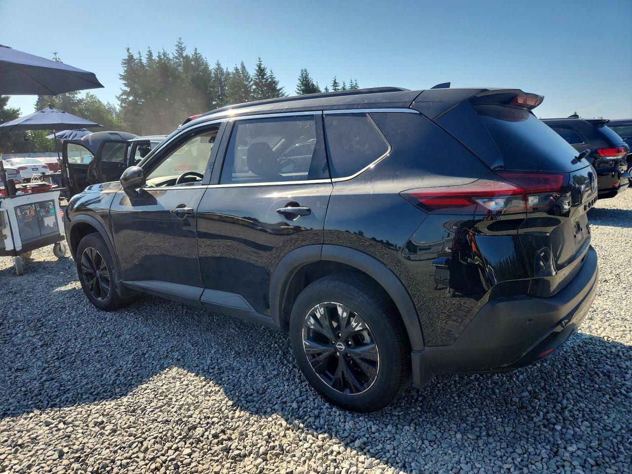 2023 Nissan Rogue Sv - zdjęcie 2