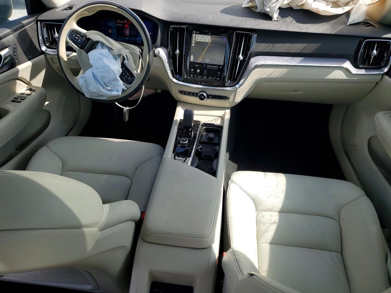2025 Volvo S60 Core - zdjęcie 8