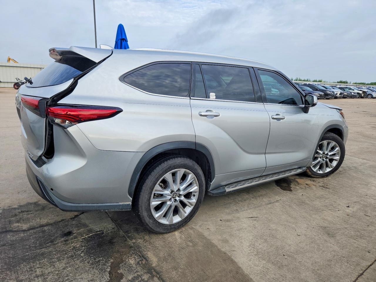 2021 Toyota Highlander Limited - zdjęcie 3