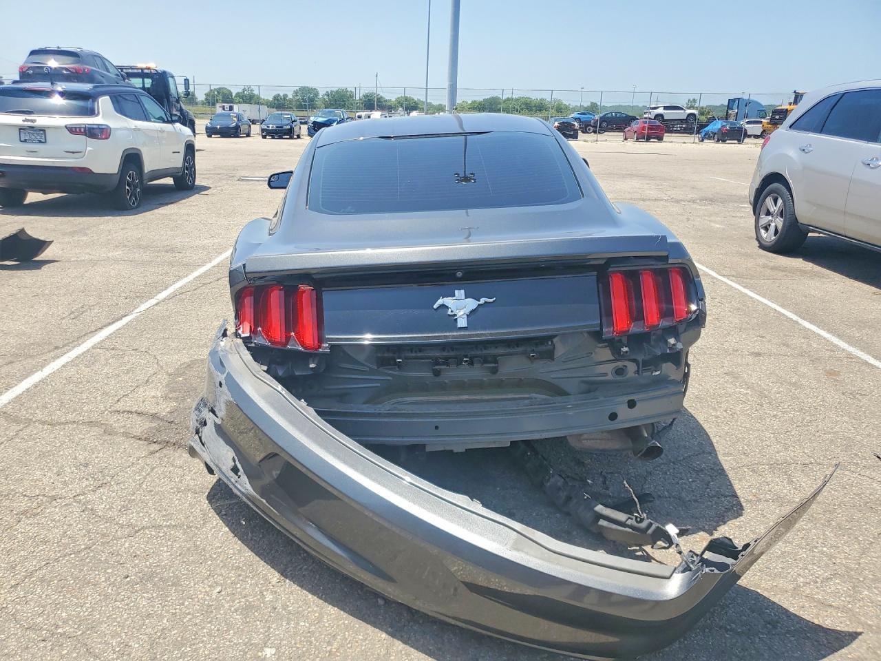 2017 Ford Mustang - zdjęcie 6