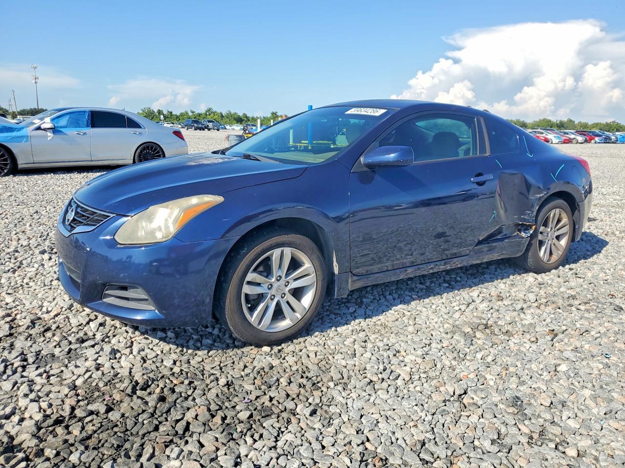 2013 Nissan Altima S - zdjęcie główne