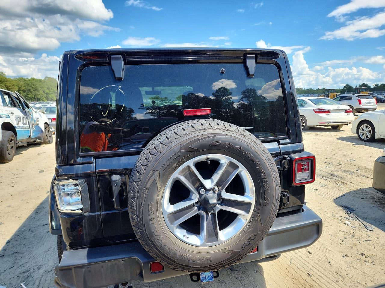 2022 Jeep Wrangler Unlimited Sahara - zdjęcie 6