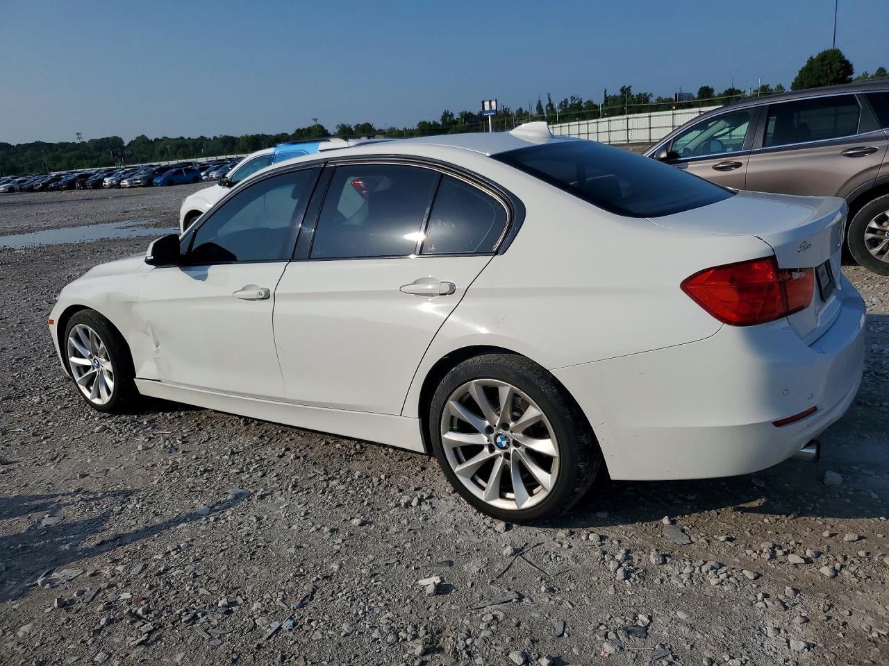 2015 BMW 320 I xDrive - zdjęcie 2