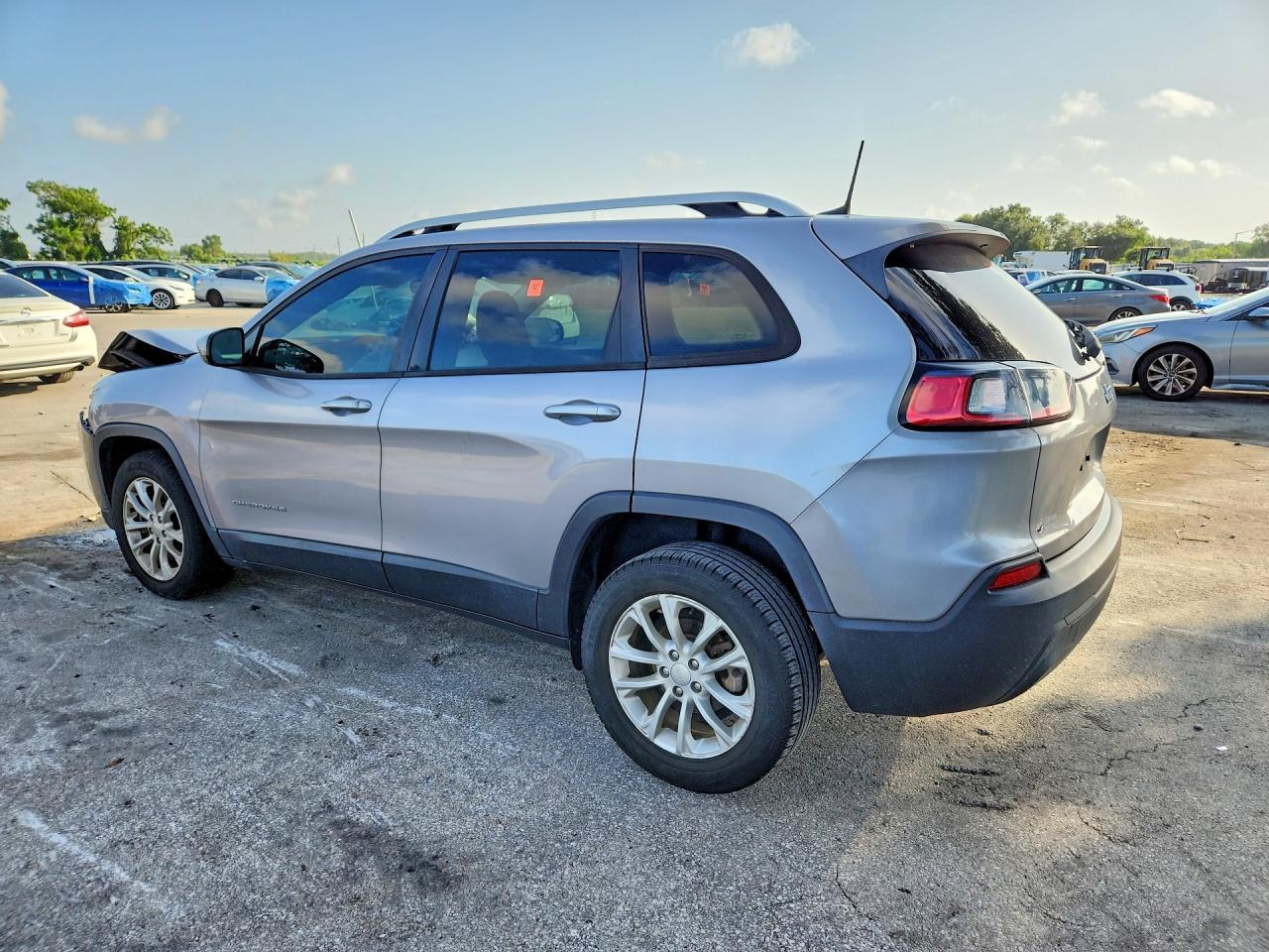 2020 Jeep Cherokee Latitude - zdjęcie 2