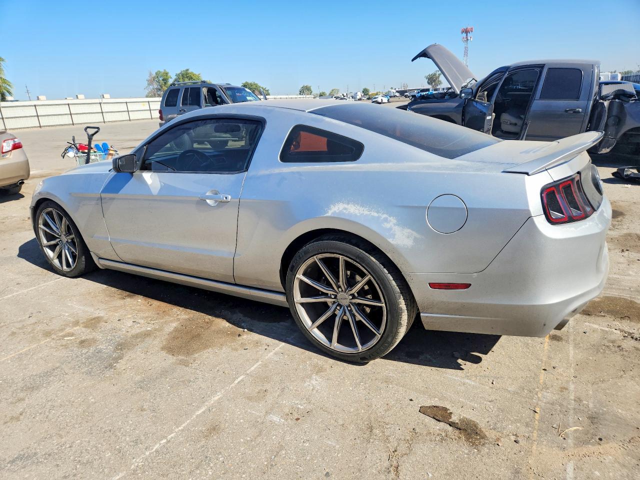 2014 Ford Mustang - zdjęcie 2