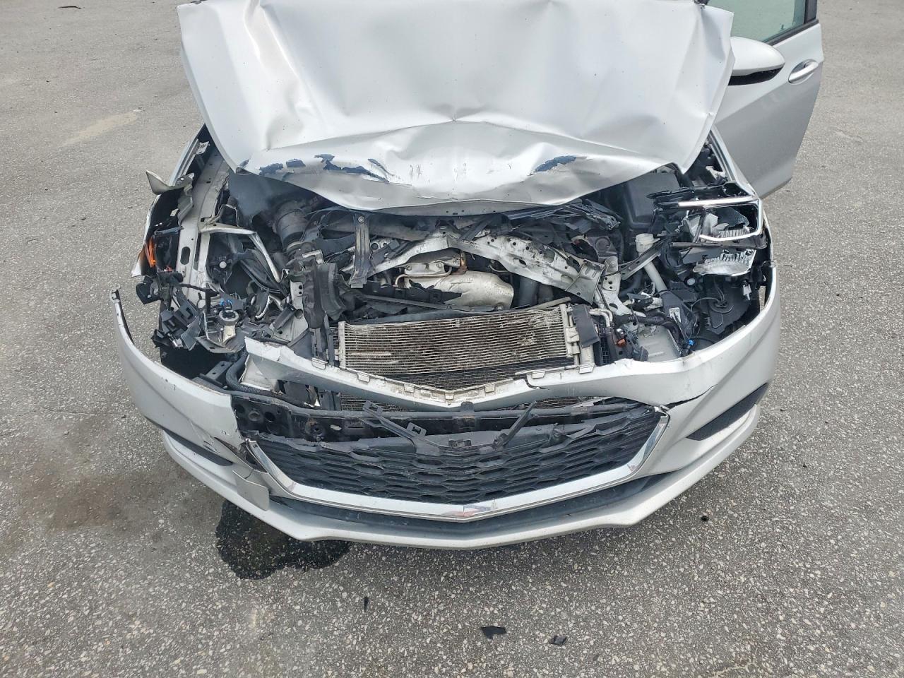 2018 Chevrolet Cruze Ls - zdjęcie 11