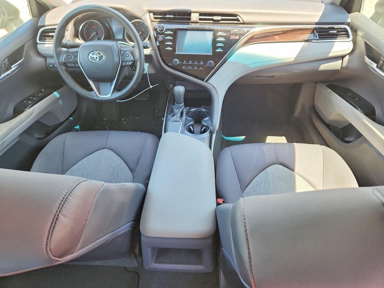 2018 Toyota Camry Le - zdjęcie 8