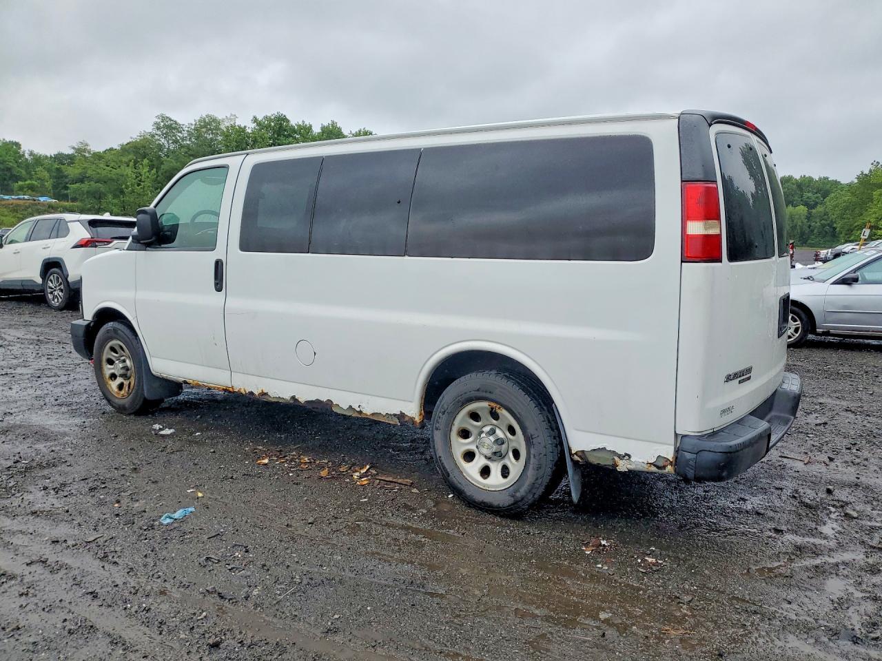 2013 Chevrolet Express G1500 Ls - zdjęcie 2