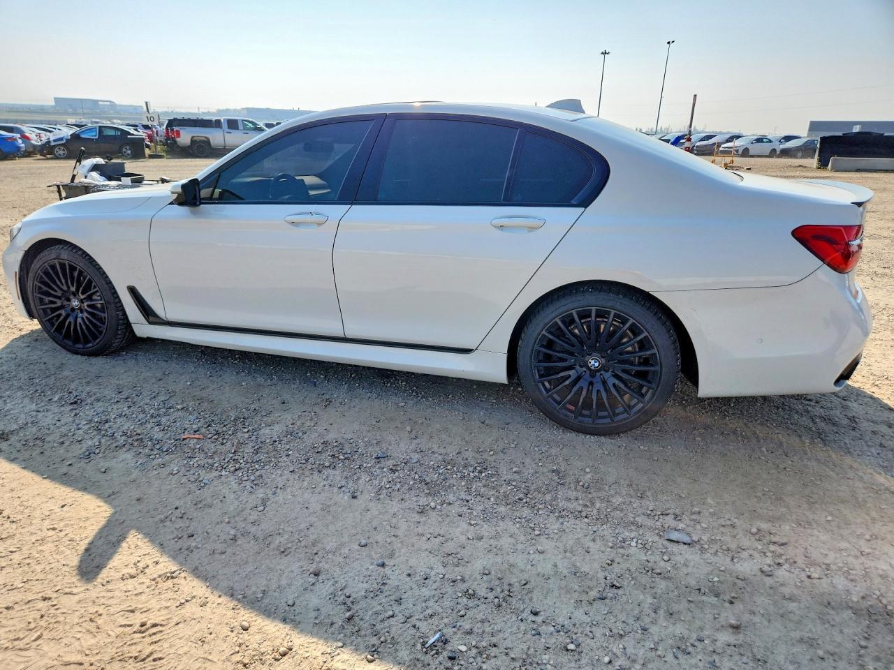 2017 BMW 750 Xi - zdjęcie 2