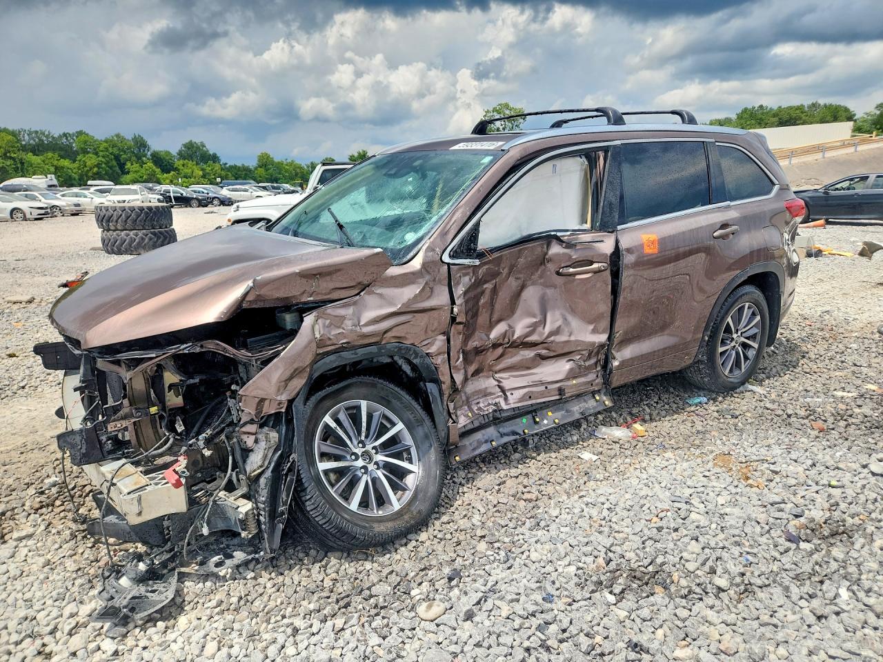 2017 Toyota Highlander Xle - zdjęcie główne