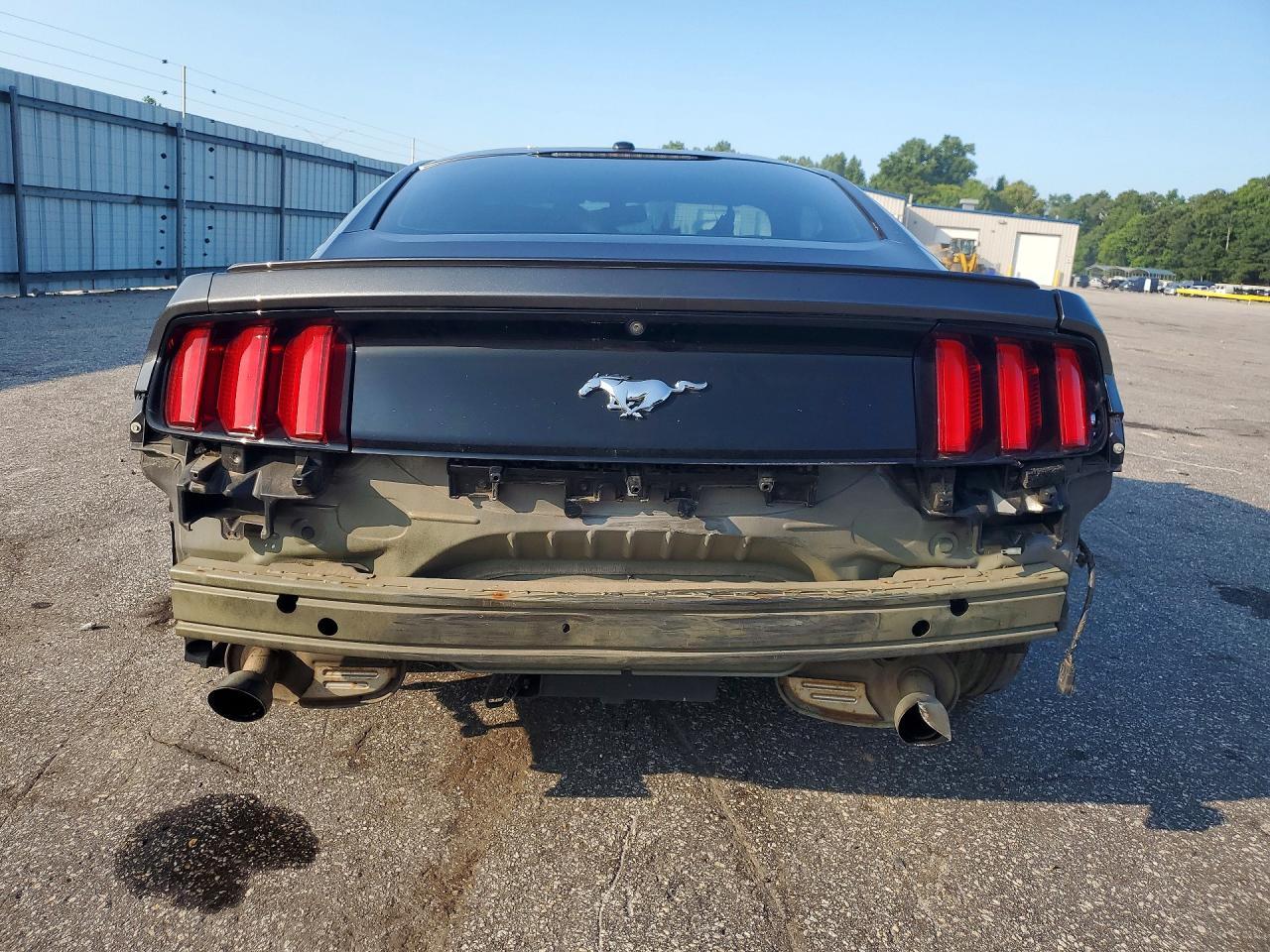 2017 Ford Mustang - zdjęcie 6