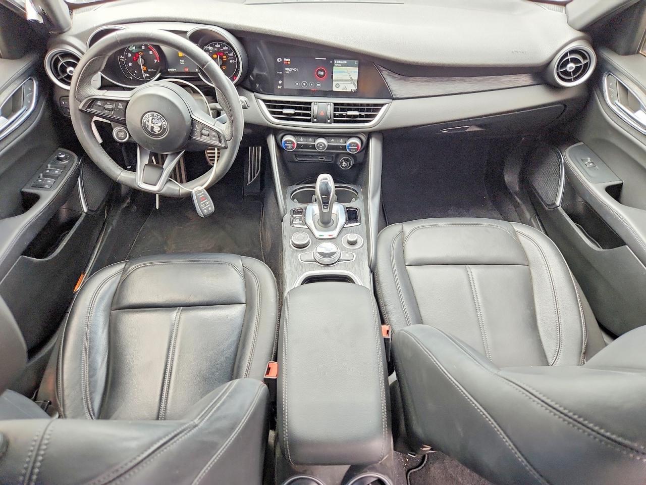 2022 Alfa Romeo Giulia - zdjęcie 8