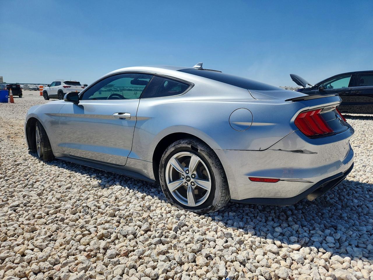 2020 Ford Mustang - zdjęcie 2