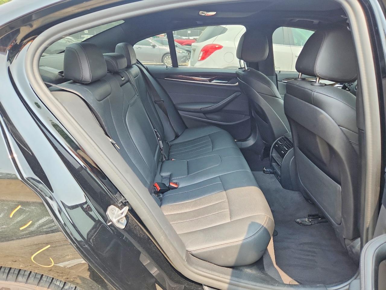 2021 BMW Seria 5 530i - zdjęcie 10