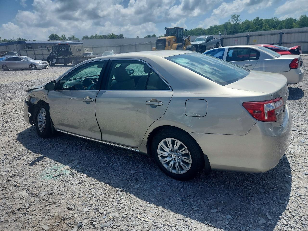 2014 Toyota Camry Le - zdjęcie 2