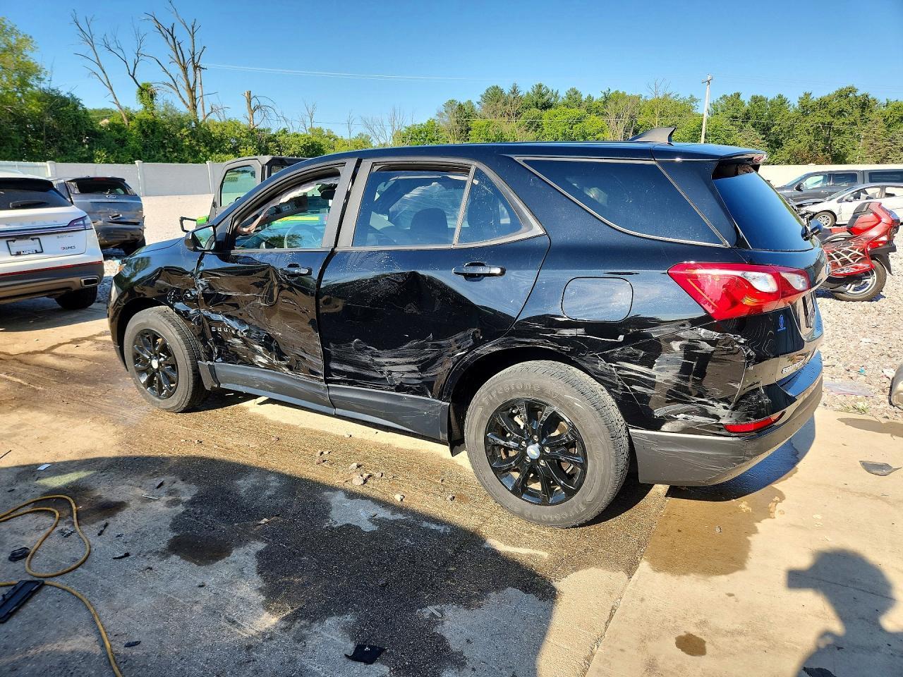 2020 Chevrolet Equinox Ls - zdjęcie 2