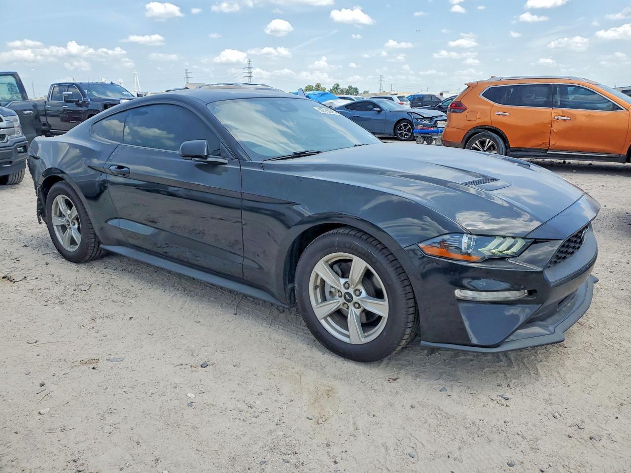2023 Ford Mustang - zdjęcie 4