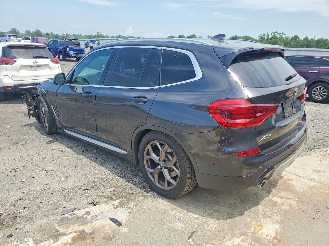 2021 BMW X3 xDrive30I - zdjęcie 2