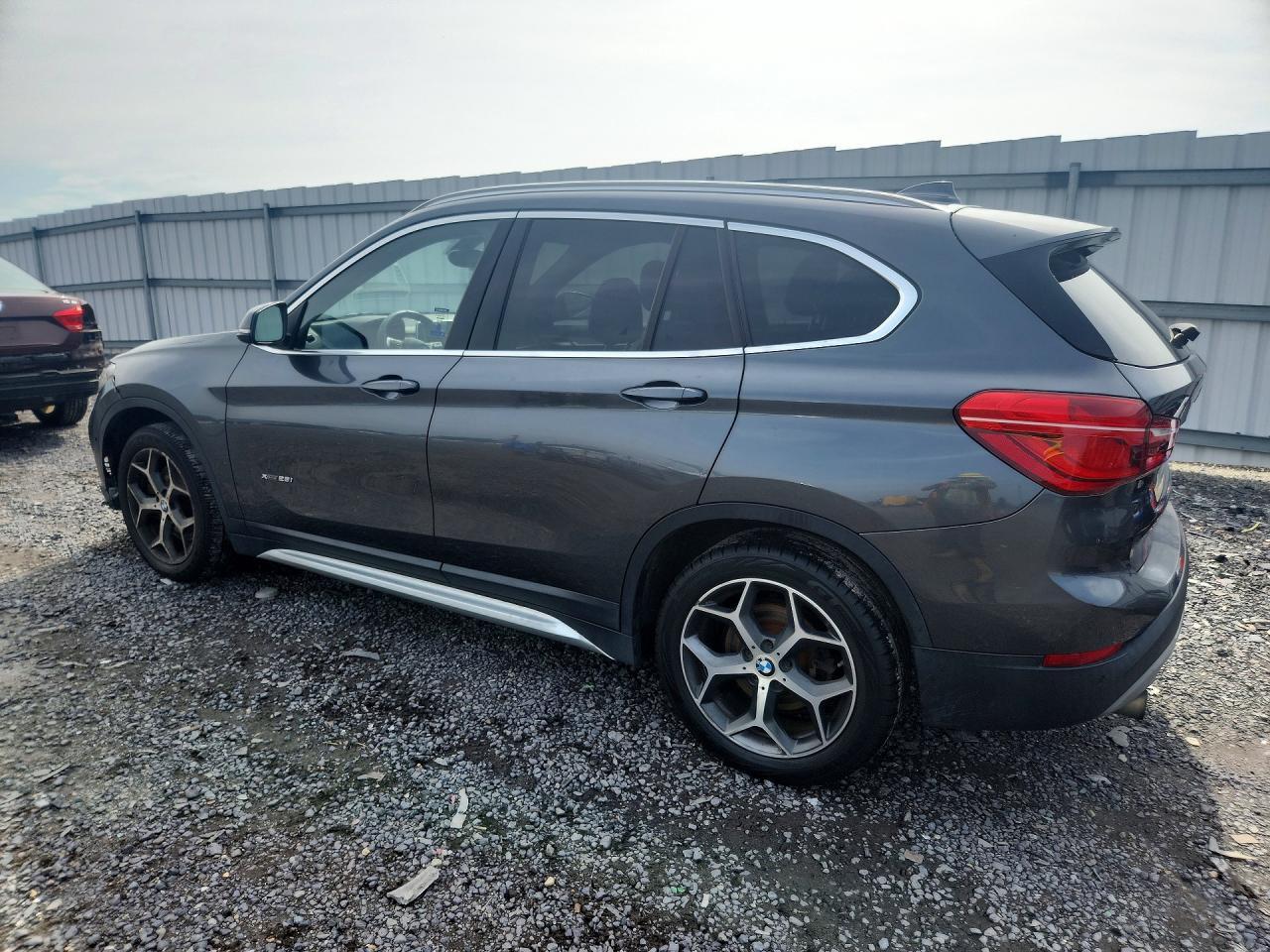 2017 BMW X1 xDrive28I - zdjęcie 2