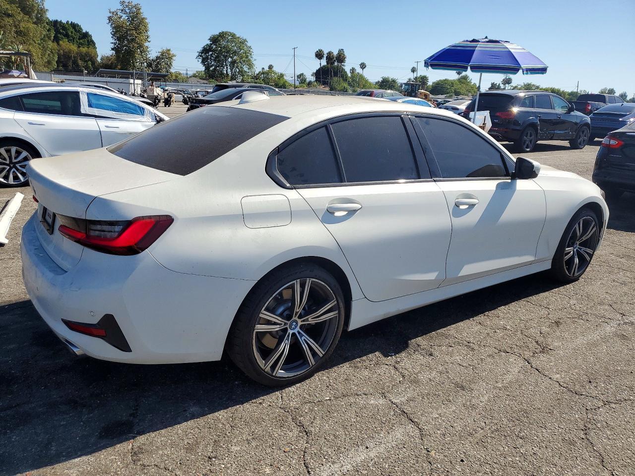 2022 BMW 330E - zdjęcie 3
