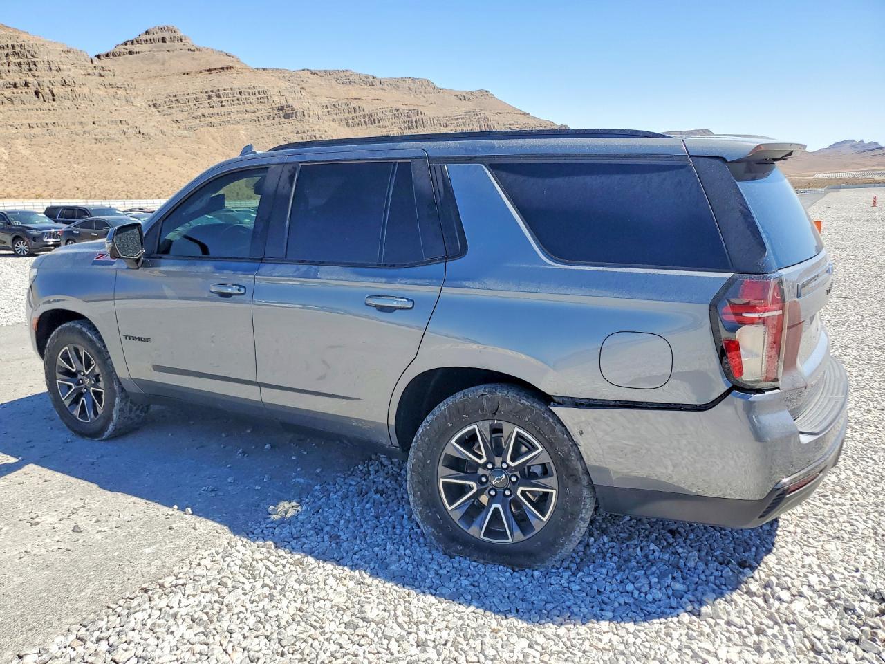 2021 Chevrolet Tahoe K1500 Z71 - zdjęcie 2