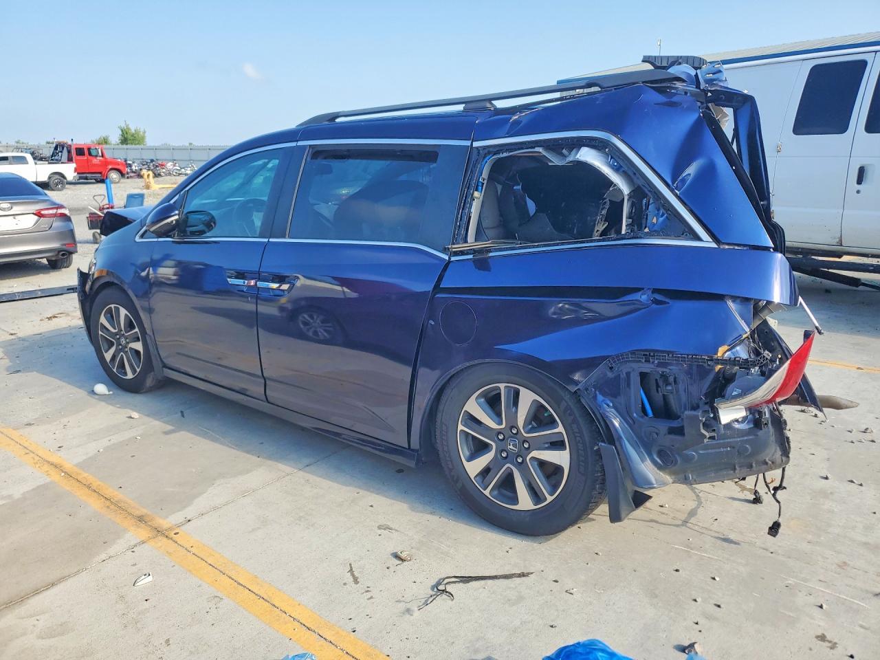 2015 Honda Odyssey Touring - zdjęcie 2