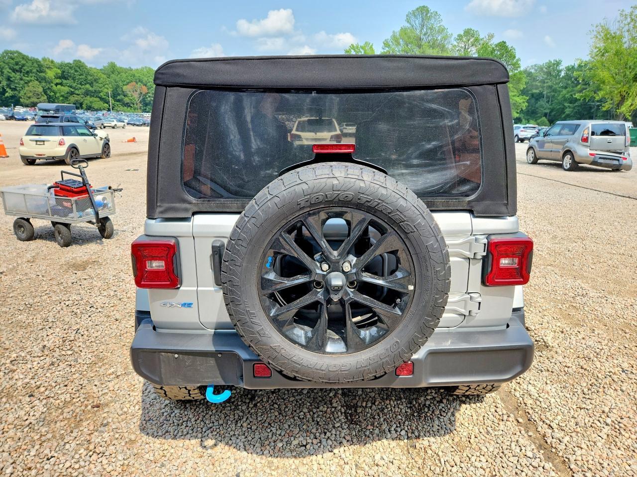 2023 Jeep Wrangler Sahara 4Xe - zdjęcie 6