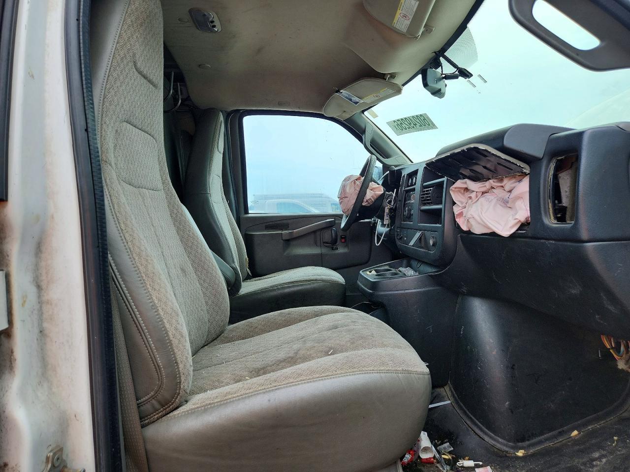 2017 Chevrolet Express G2500 - zdjęcie 11