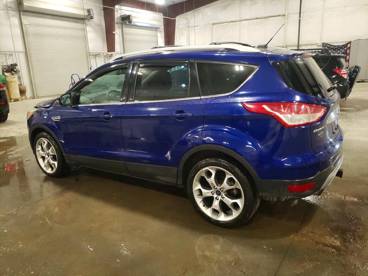 2014 Ford Escape Titanium - zdjęcie 2