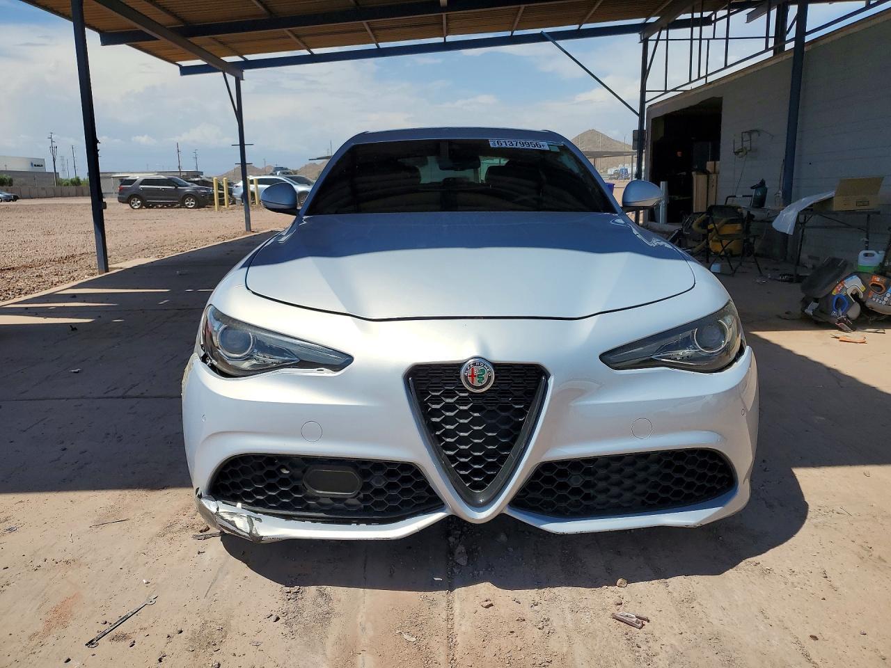 2022 Alfa Romeo Giulia - zdjęcie 5