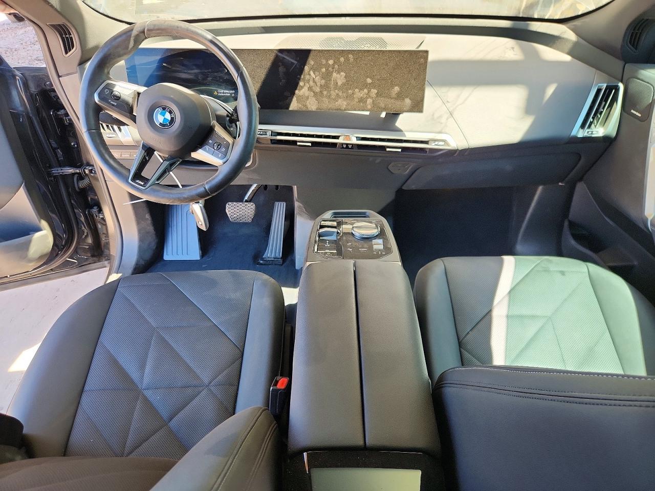 2025 BMW Ix xDrive50 - zdjęcie 8