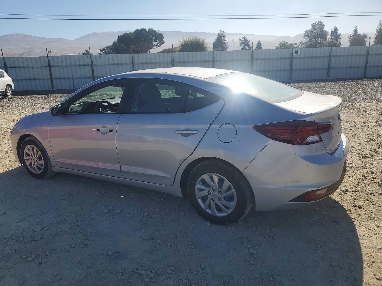 2019 Hyundai Elantra Se - zdjęcie 2