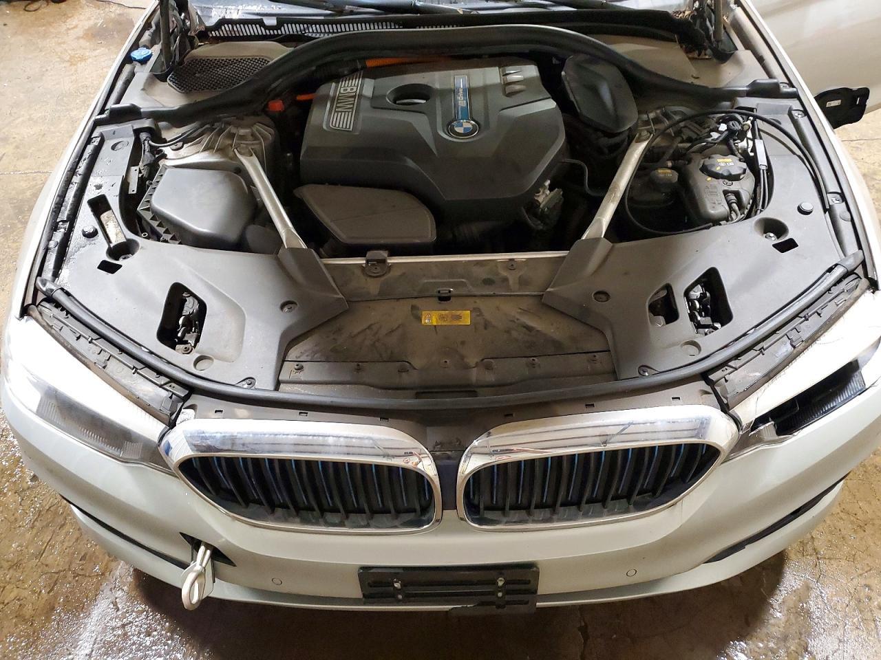 2019 BMW 530Xe - zdjęcie 11