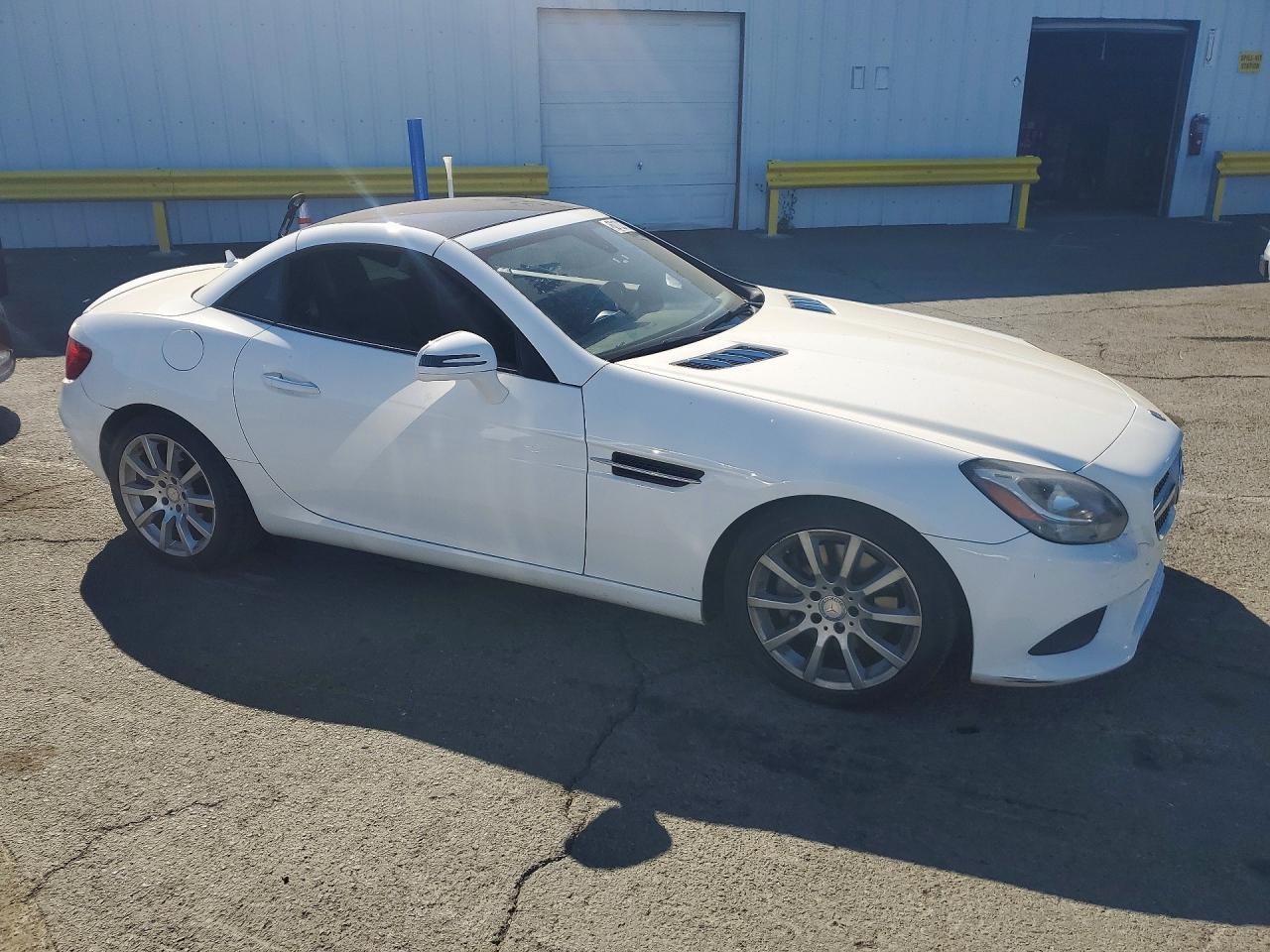 2017 Mercedes-Benz Slc 300 - zdjęcie 4