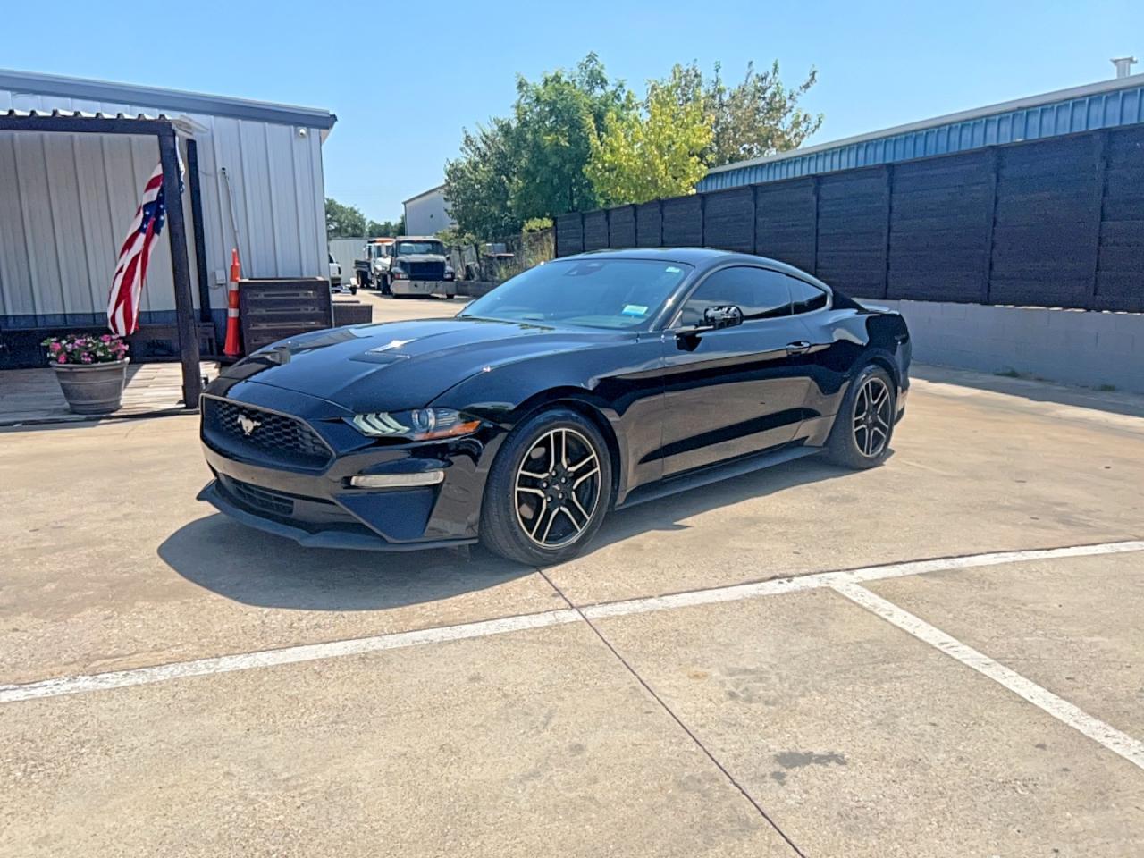 2022 Ford Mustang - zdjęcie 2