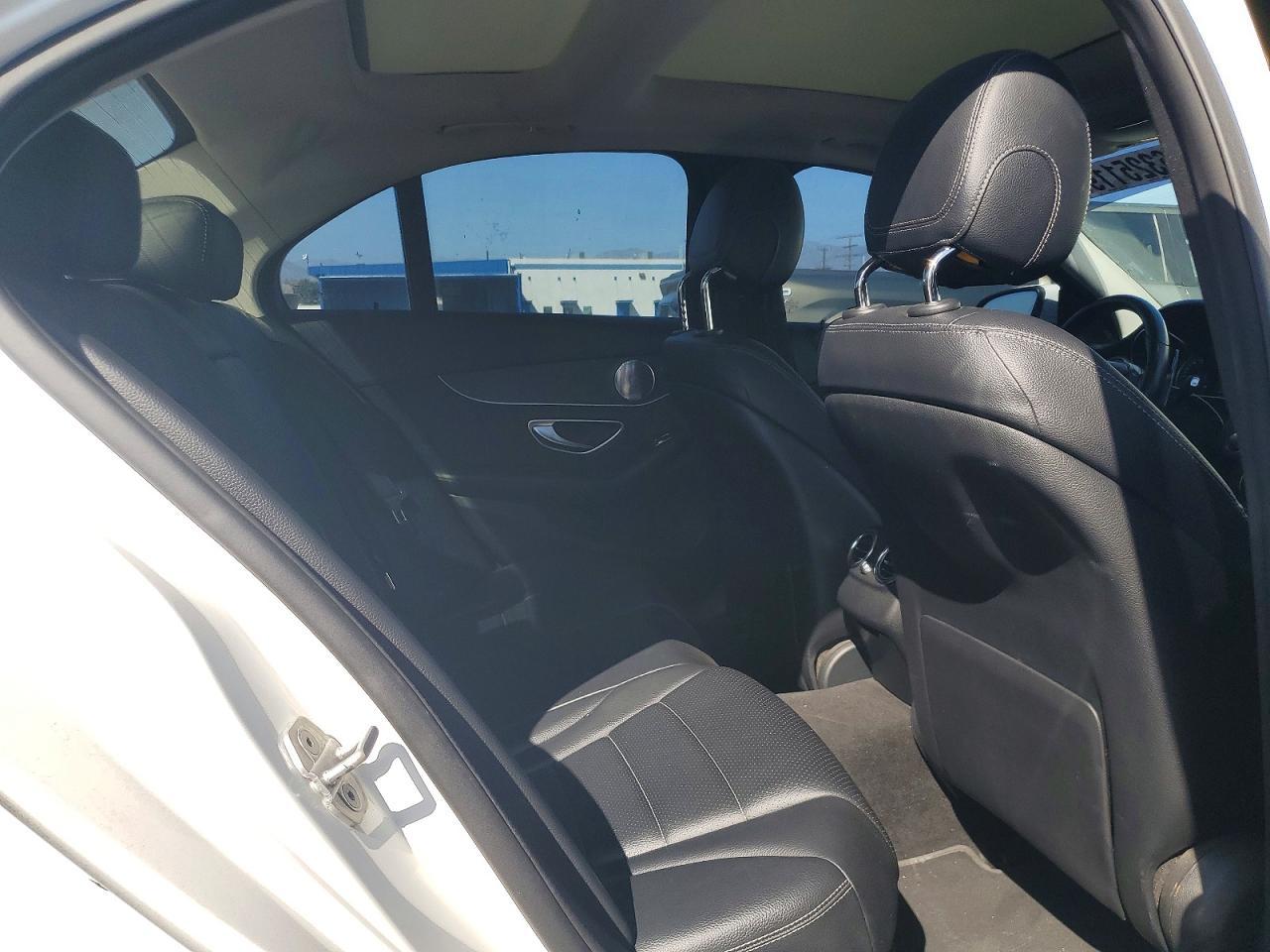 2015 Mercedes-Benz C 300 4Matic - zdjęcie 10