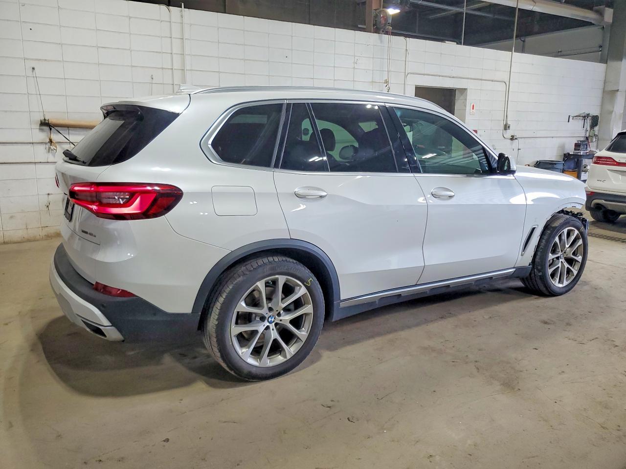 2021 BMW X5 xDrive45E - zdjęcie 3