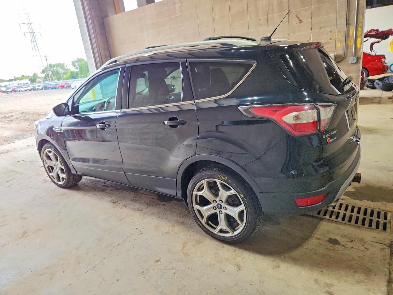 2017 Ford Escape Titanium - zdjęcie 2