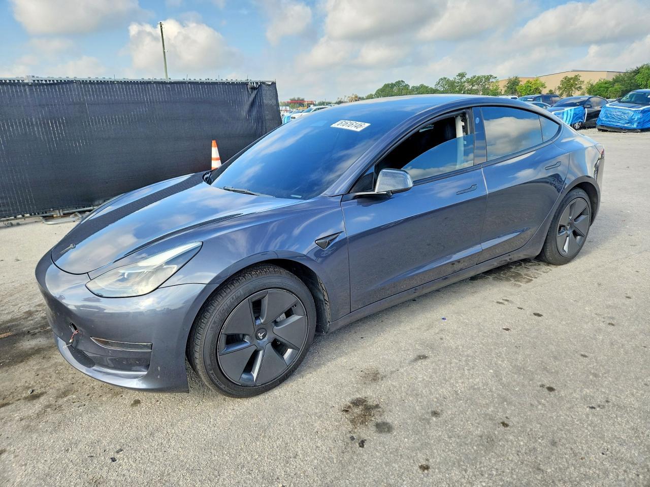 2021 Tesla Model 3 - zdjęcie główne
