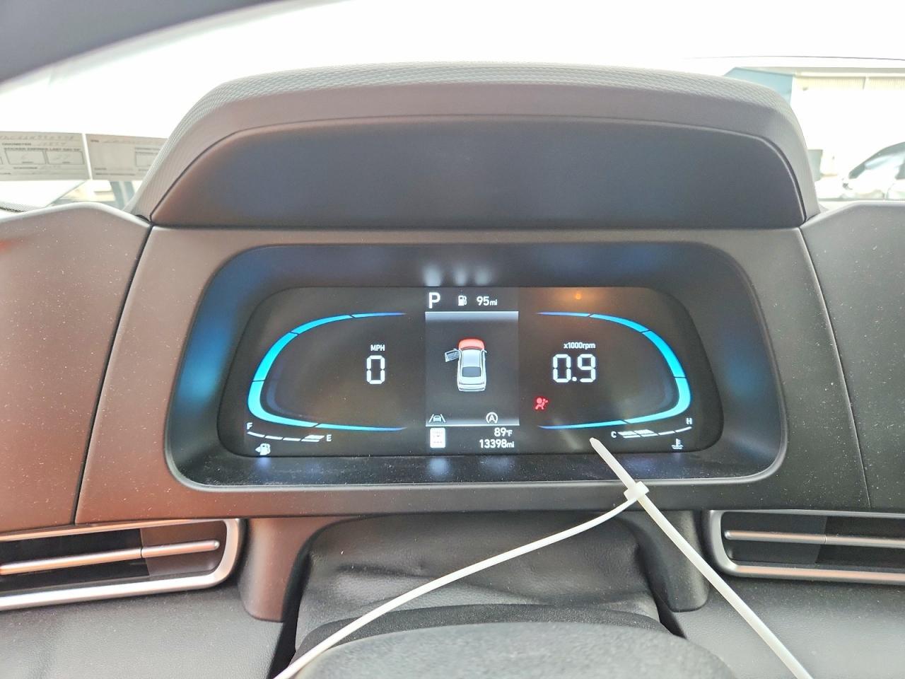 2025 Hyundai Elantra Se - zdjęcie 9
