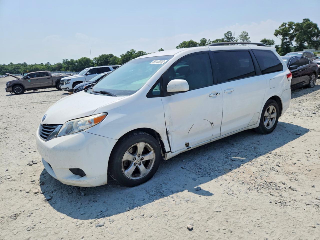 2013 Toyota Sienna Le - zdjęcie główne