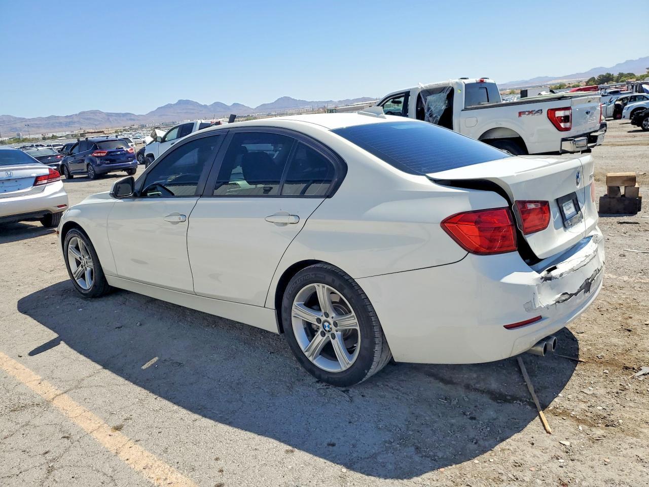 2013 BMW 328 I - zdjęcie 2
